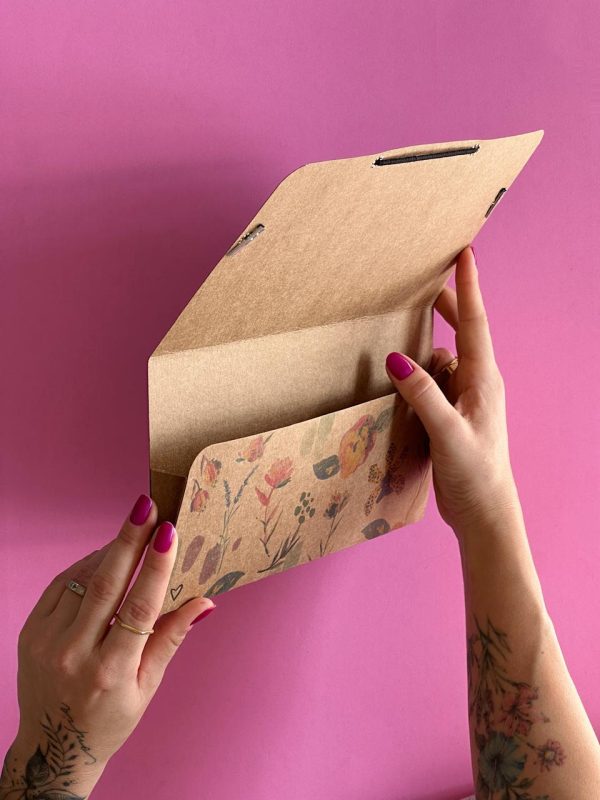 Pasta Kraft organizadora com elástico | Botânica - Imagem 3