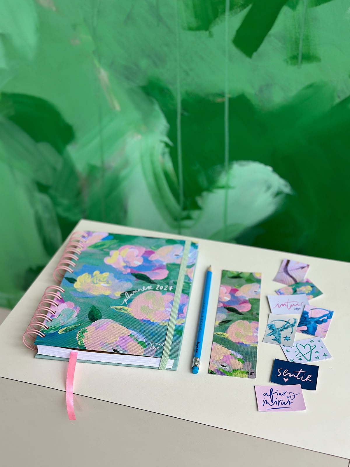 Planner 2027 | Giverny + Lápis - Imagem 3